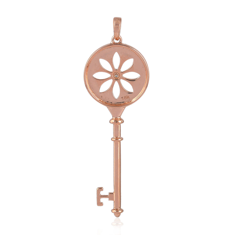 18K Rose Gold Daisy Flower Key Pendant with Sparkling Diamonds – Feminine & Elegant