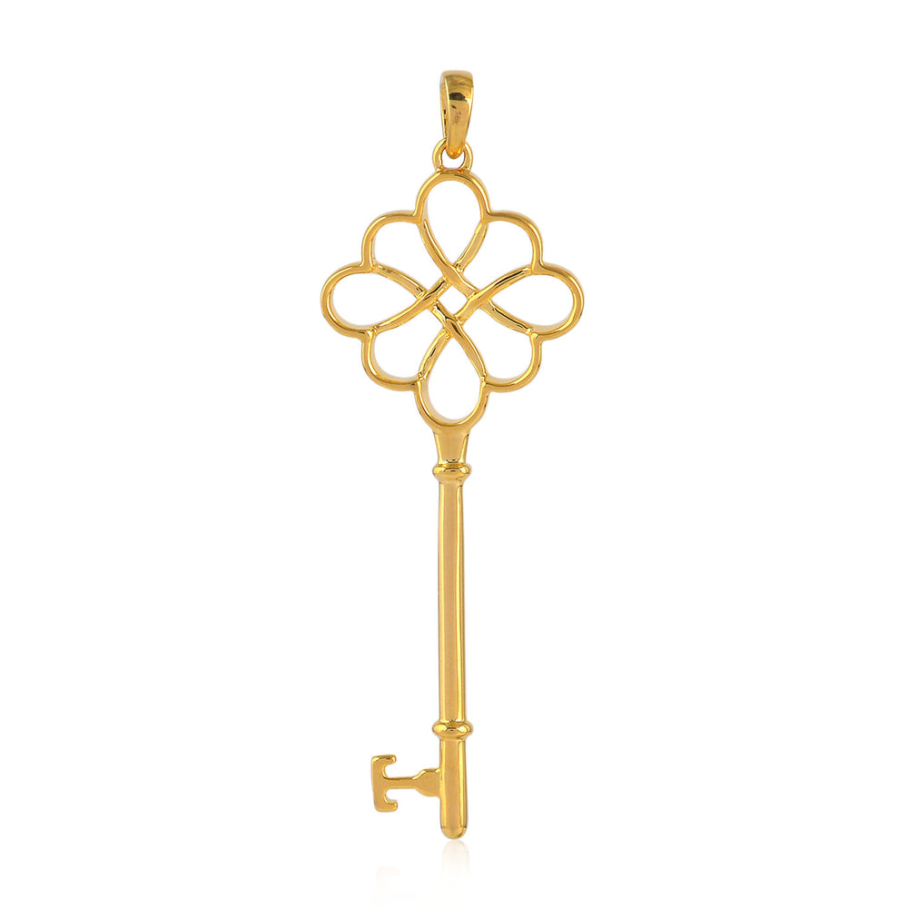 Symbolic Knot Key Pendant in 18K Yellow Gold – Handmade with Love