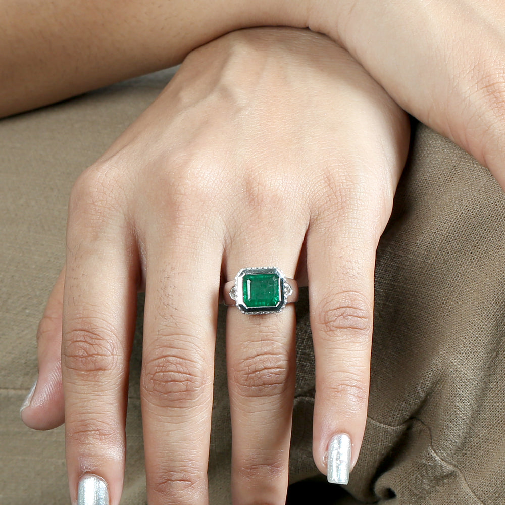 18K White Gold Bezel Set Emerald Natural Rose Cut Diamond Designer Ring For Anniversary