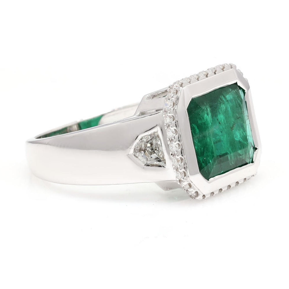 18K White Gold Bezel Set Emerald Natural Rose Cut Diamond Designer Ring For Anniversary