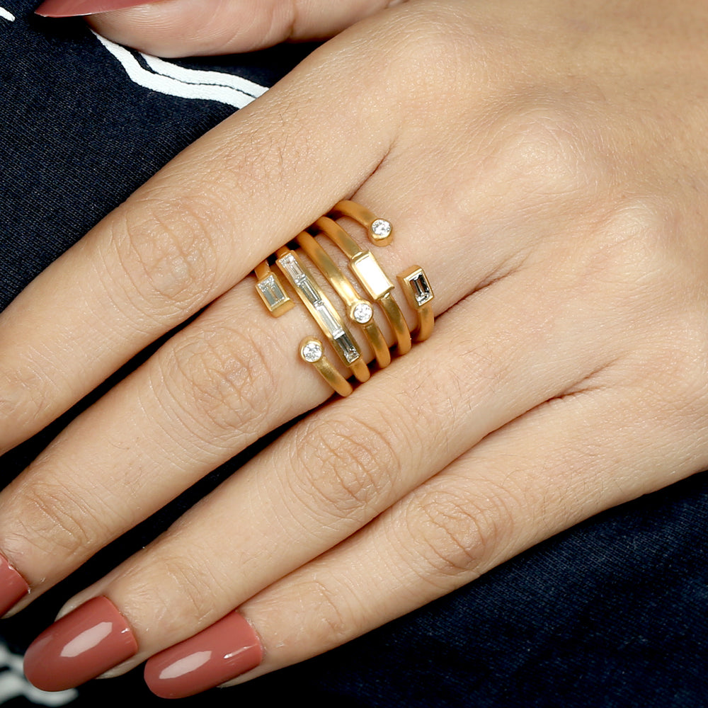 Baguette Cut Diamond Spiral Ring in 18k Yellow Gold – Elegant Gift for Her