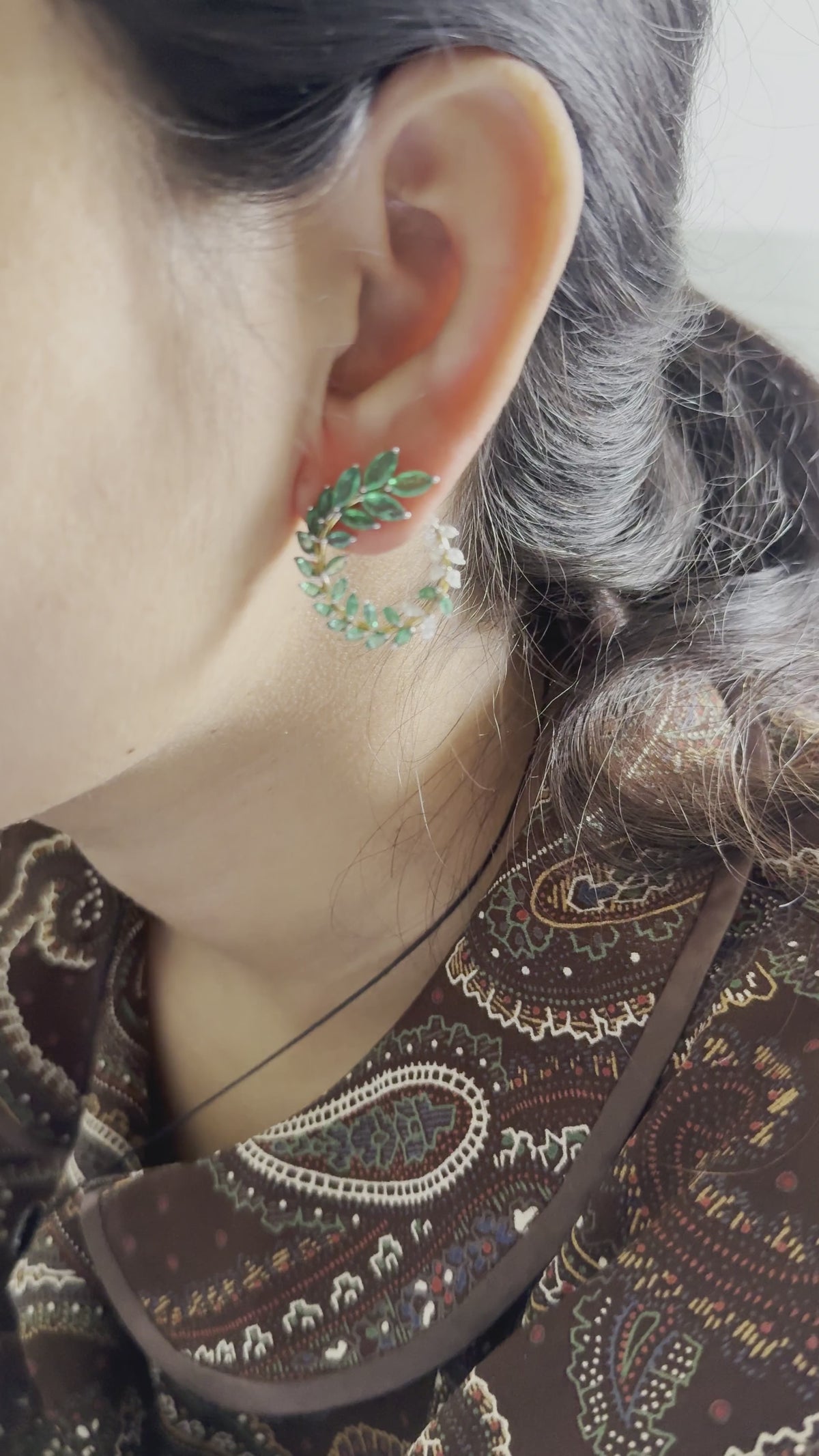 18K Yellow Gold Emerald & Diamond Laurel Leaf Hoop Earrings