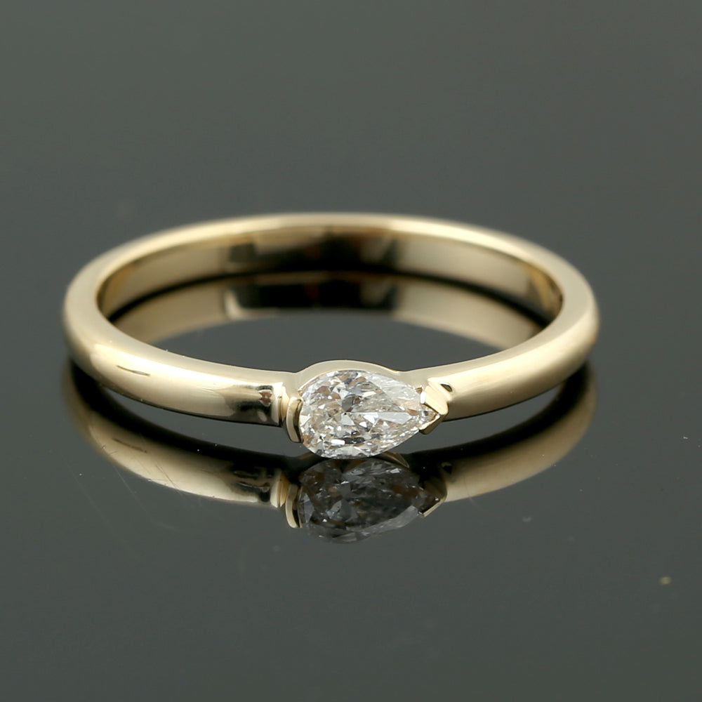 Pear Cut Diamond Minimal Ring Jewelry in 18k Yellow Gold